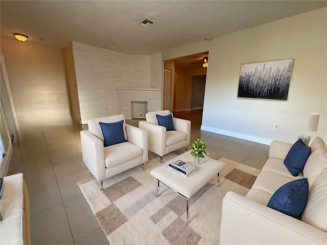 7654 Indigo St - Photo 3 of 8