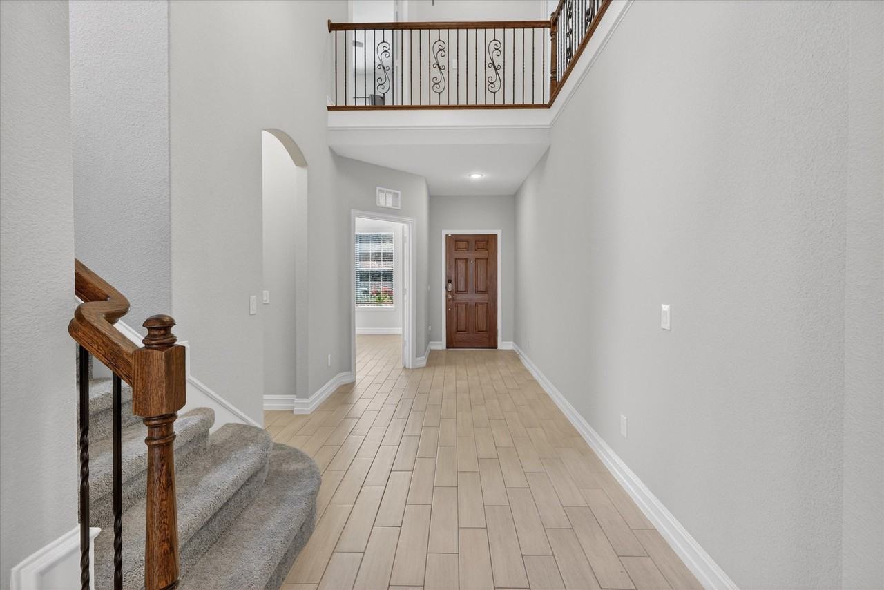 940 Crest Breeze Dr - Photo 4 of 40