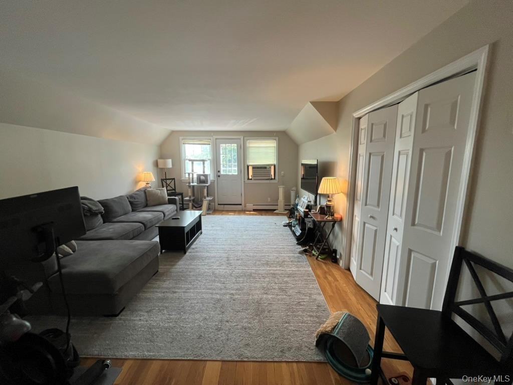 551 W Walnut St - Photo 4 of 20