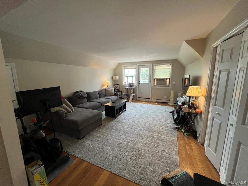 551 W Walnut St - Photo 5 of 20