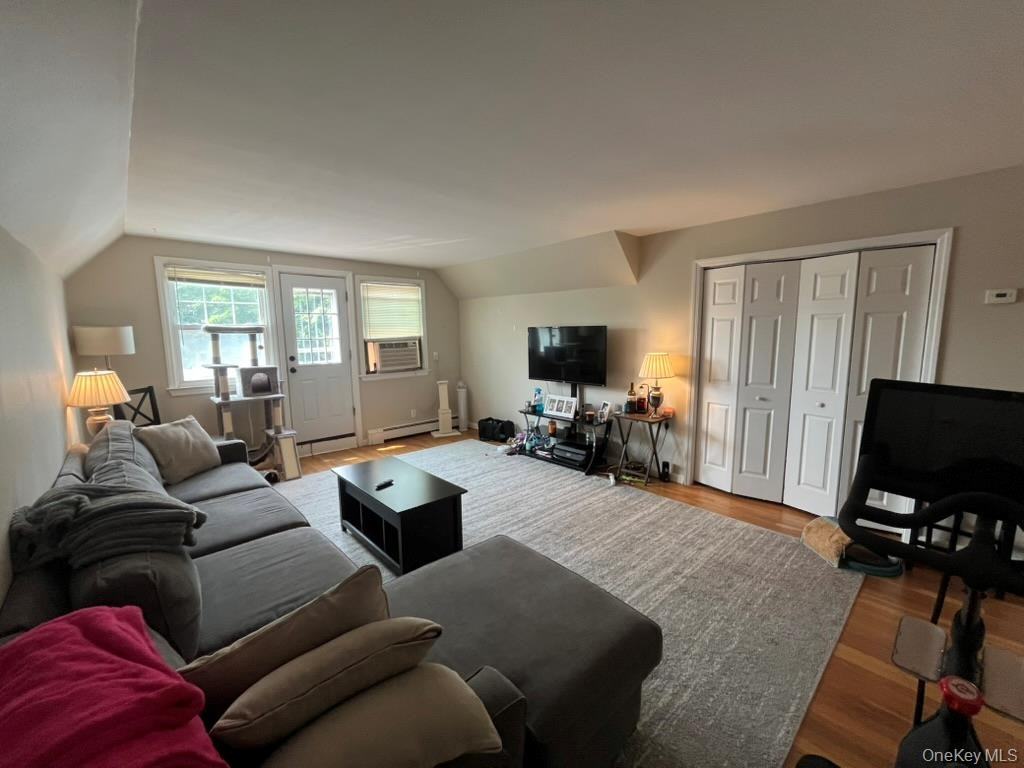 551 W Walnut St - Photo 6 of 20
