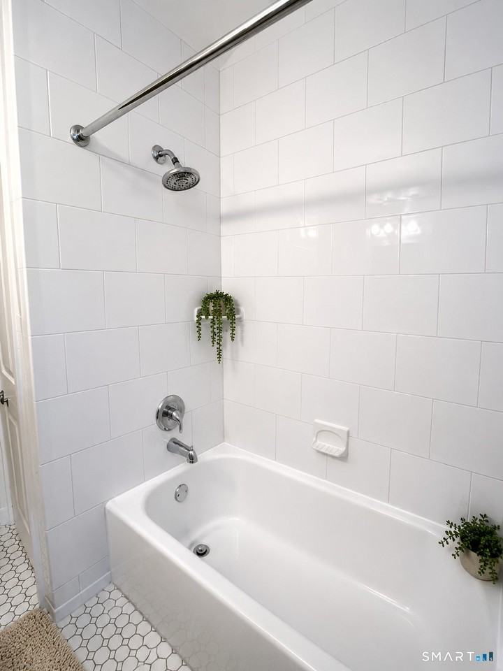146 Union St - Photo 4 of 12
