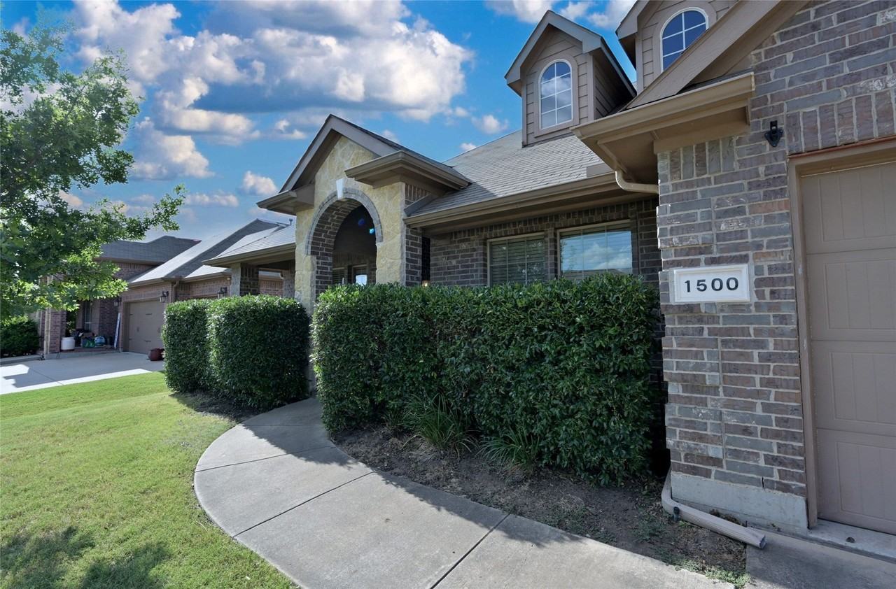 1500 Dun Horse Dr - Photo 2 of 40