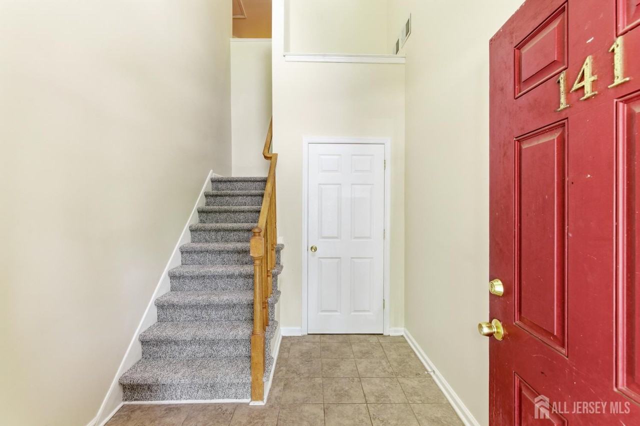141 Forest Dr - Photo 3 of 30
