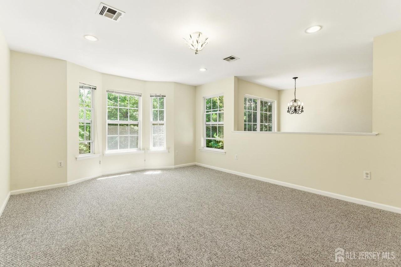 141 Forest Dr - Photo 5 of 30