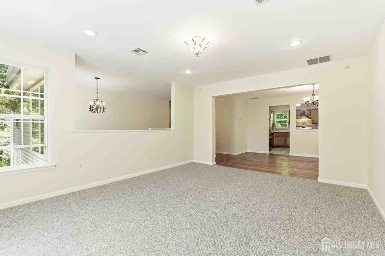 141 Forest Dr - Photo 6 of 30