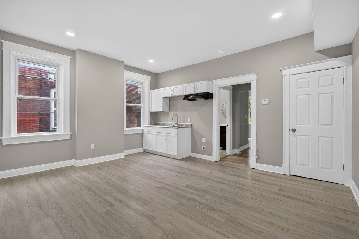 3225 Minnesota Ave #2F - Photo 5 of 32