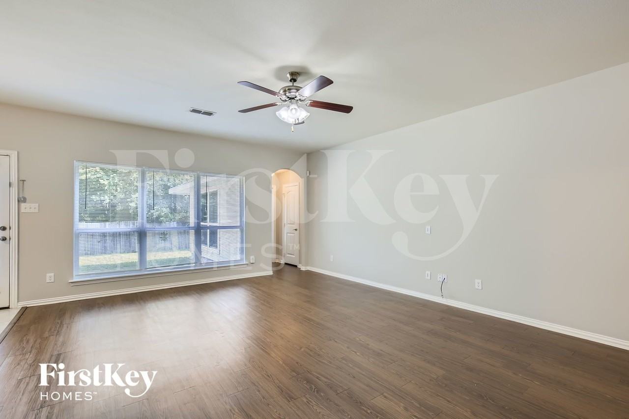 278 Meadowcrest Dr - Photo 4 of 29