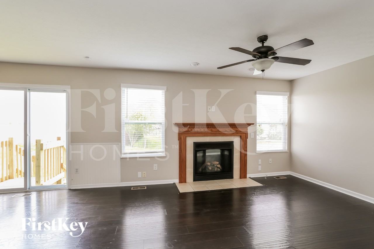 194 Silver Maple Rd - Photo 3 of 15