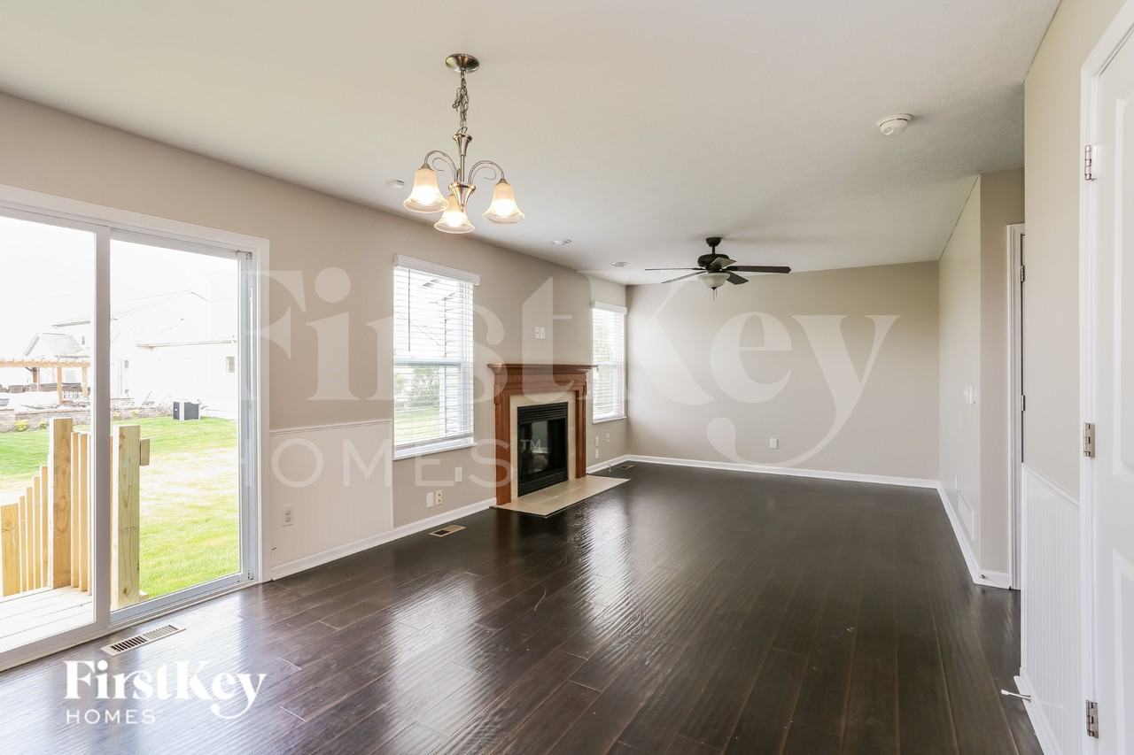 194 Silver Maple Rd - Photo 4 of 15