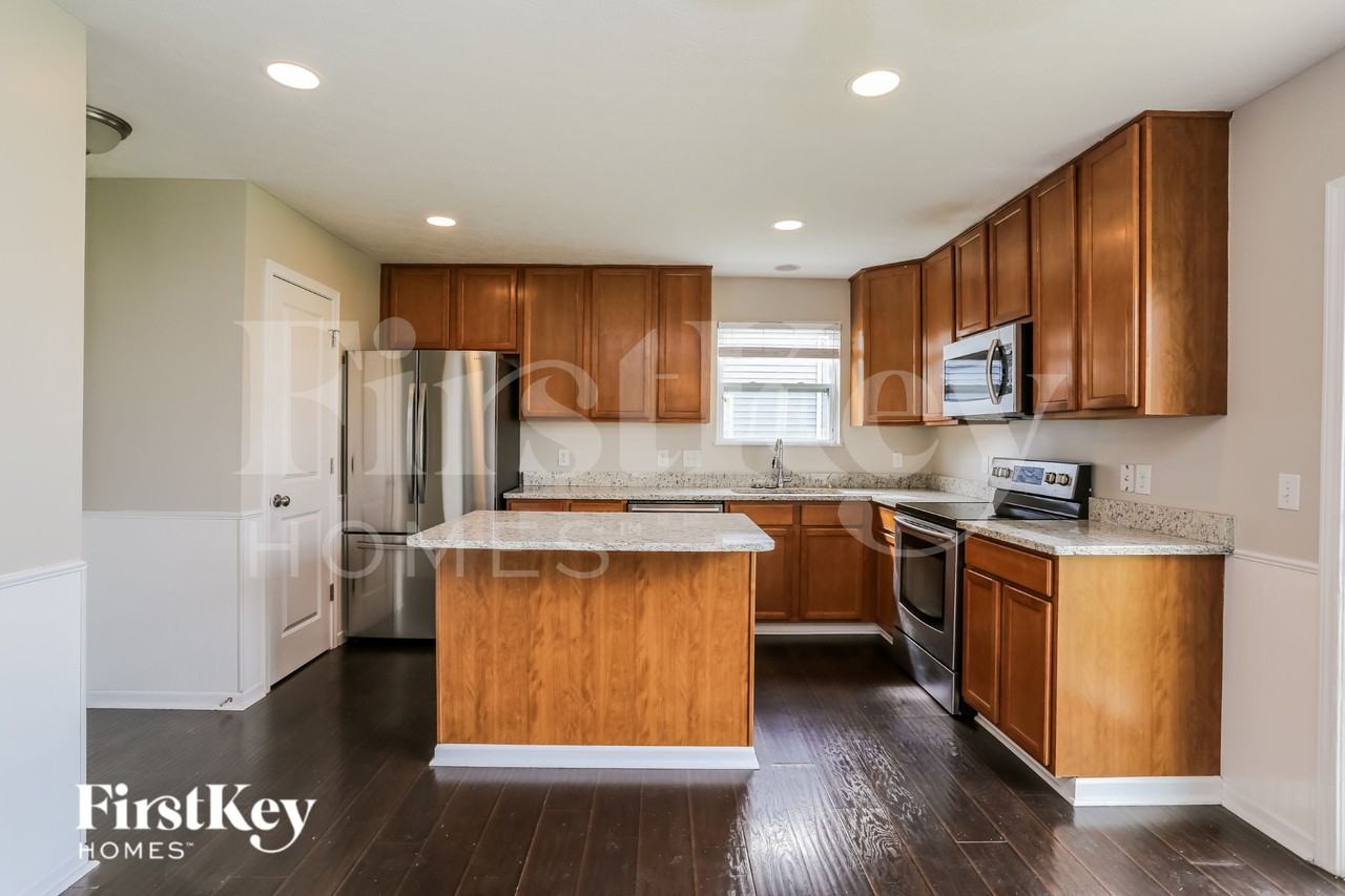 194 Silver Maple Rd - Photo 5 of 15