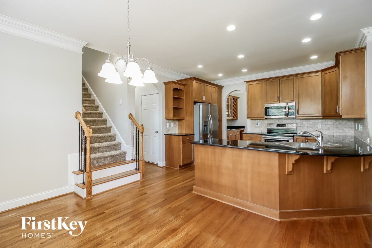 8175 Mcclanahan Dr - Photo 4 of 14