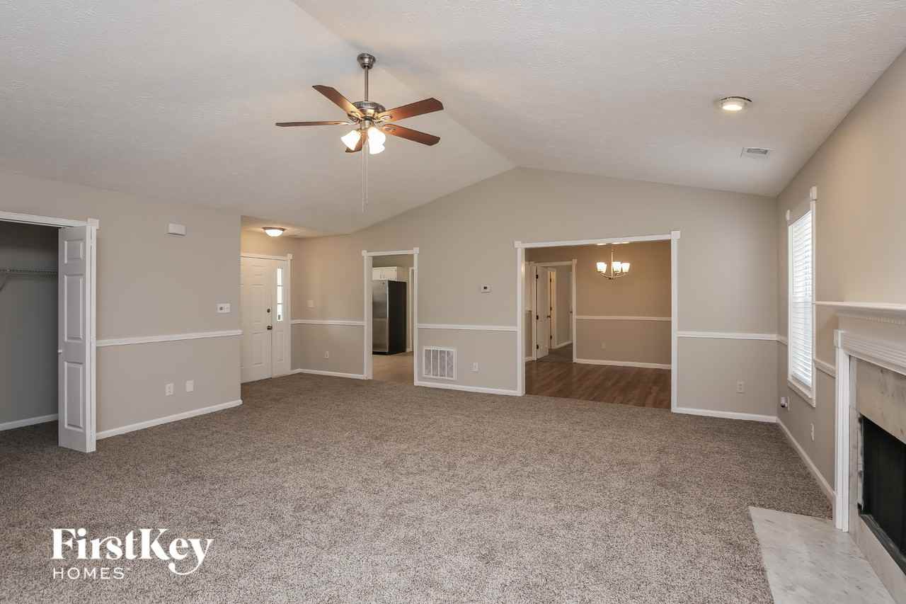 3920 Valleybrook Ct - Photo 5 of 15