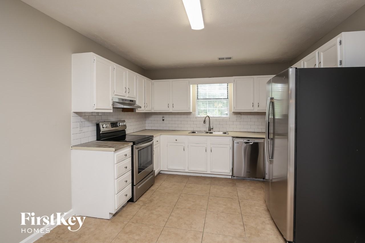 3920 Valleybrook Ct - Photo 6 of 15