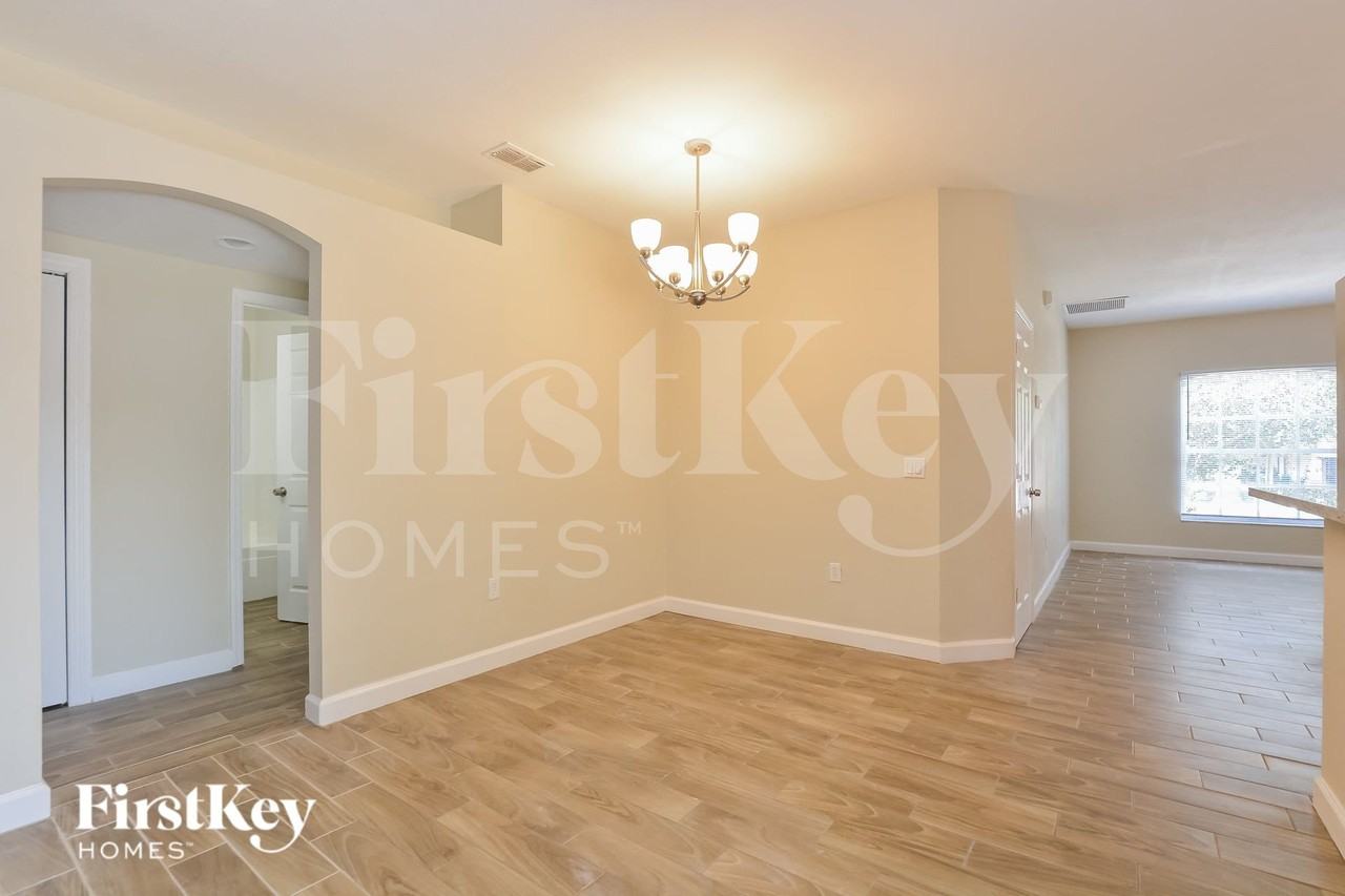 805 Cheriton St - Photo 4 of 15