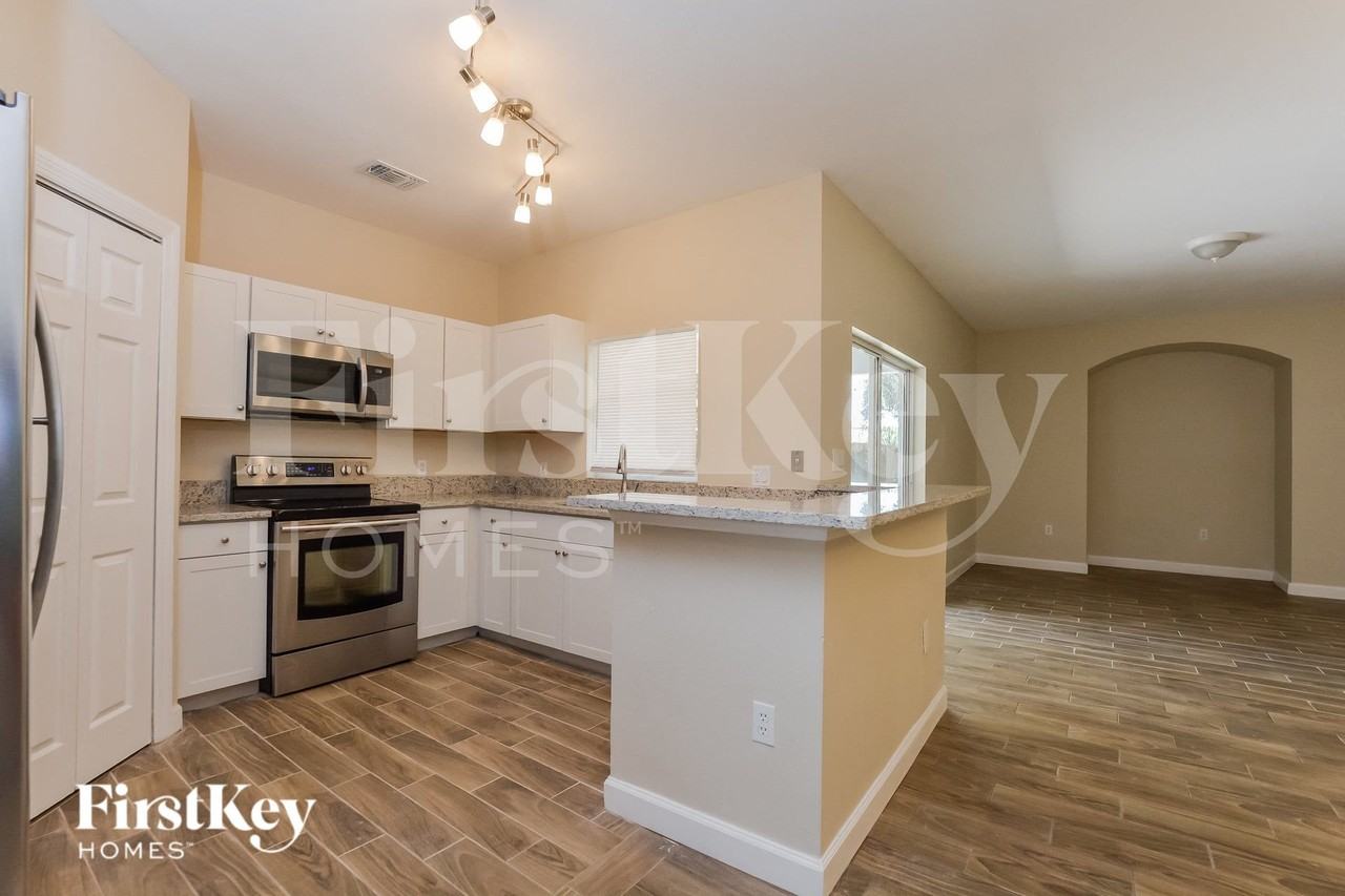 805 Cheriton St - Photo 6 of 15