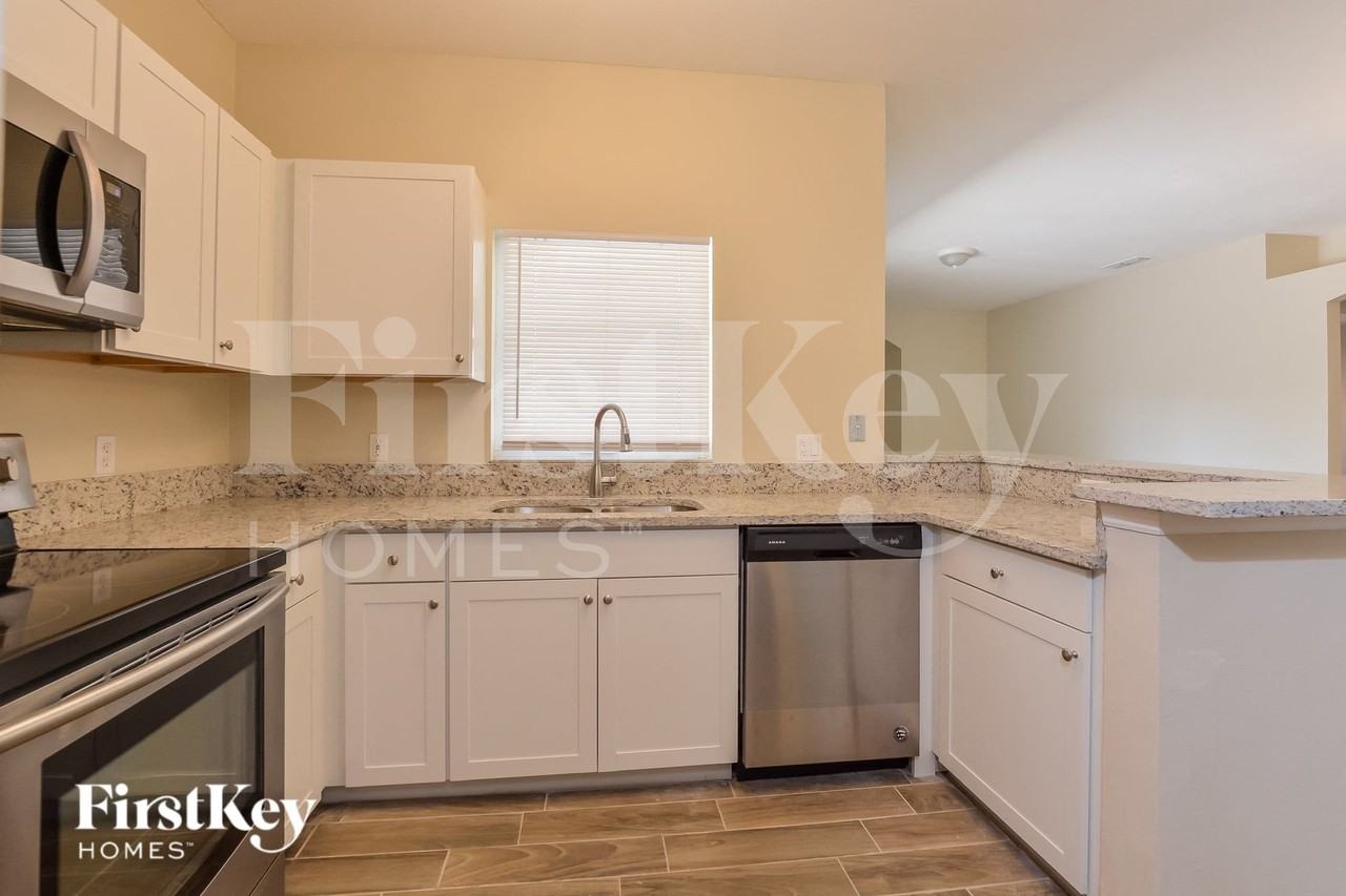 805 Cheriton St - Photo 7 of 15