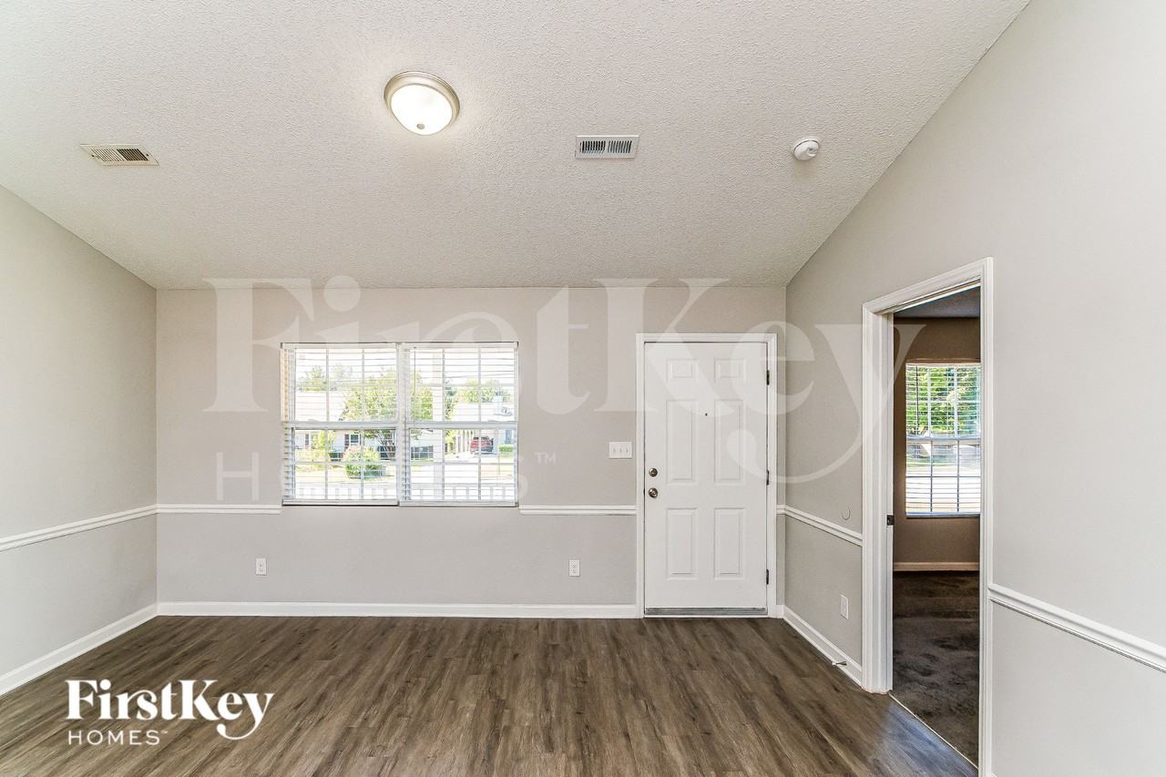 2466 Shadow Valley Rd - Photo 2 of 16