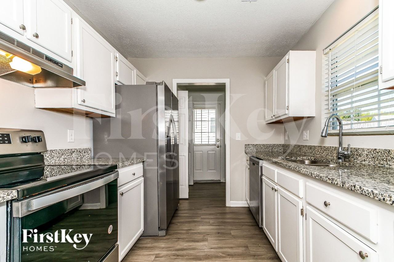 2466 Shadow Valley Rd - Photo 4 of 16