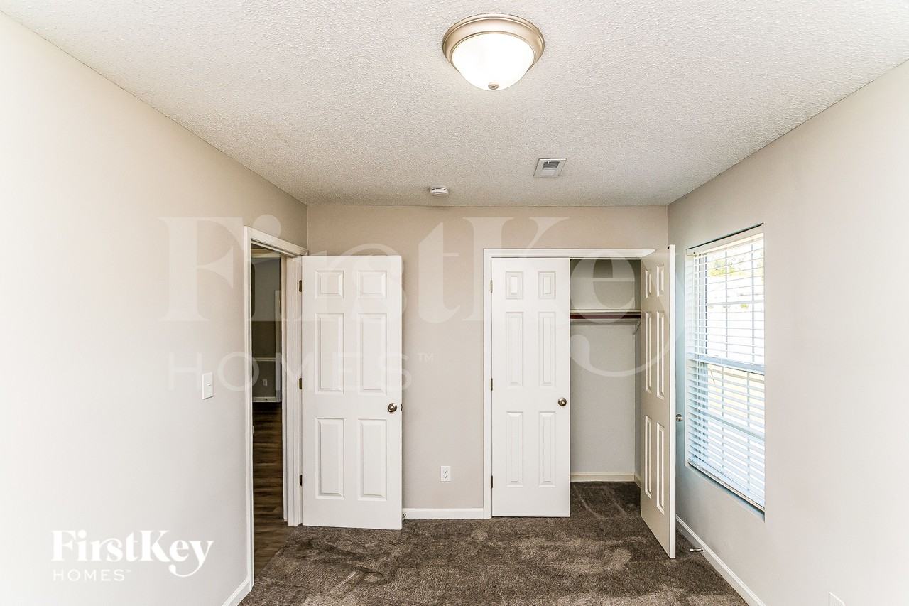 2466 Shadow Valley Rd - Photo 5 of 16