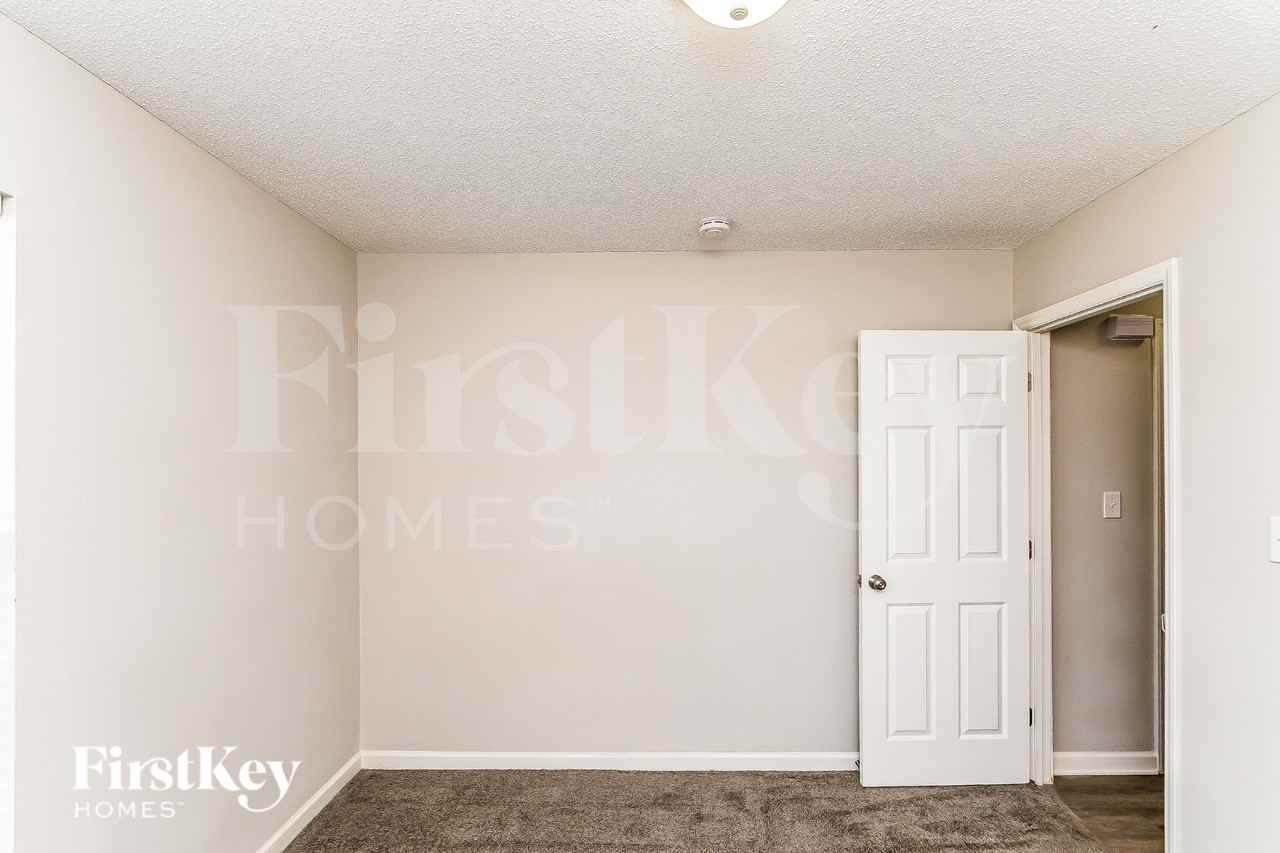 2466 Shadow Valley Rd - Photo 6 of 16