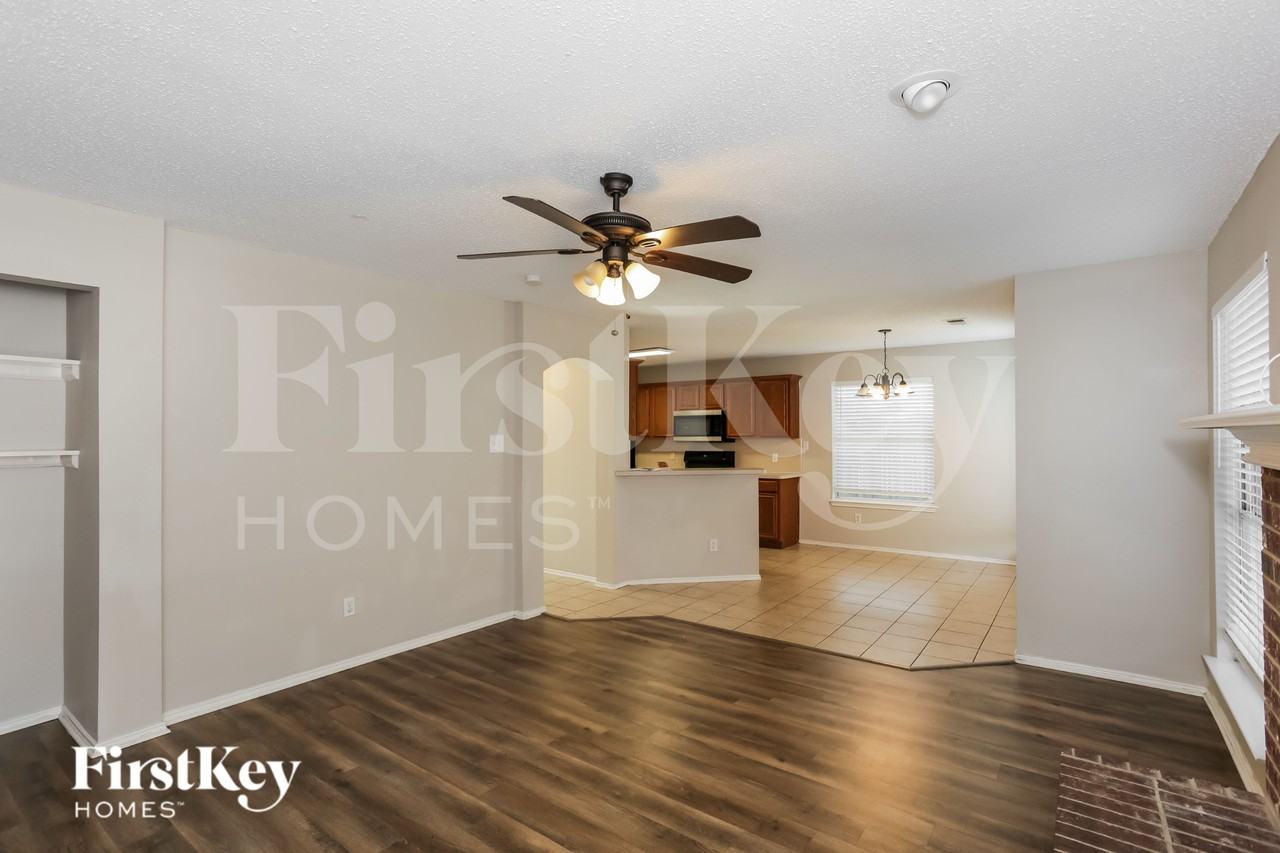 1146 Finch Cir - Photo 2 of 17