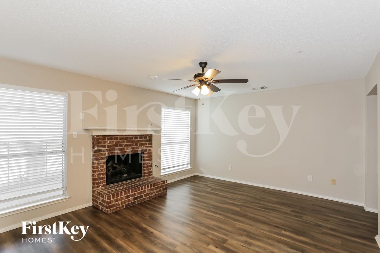 1146 Finch Cir - Photo 3 of 17