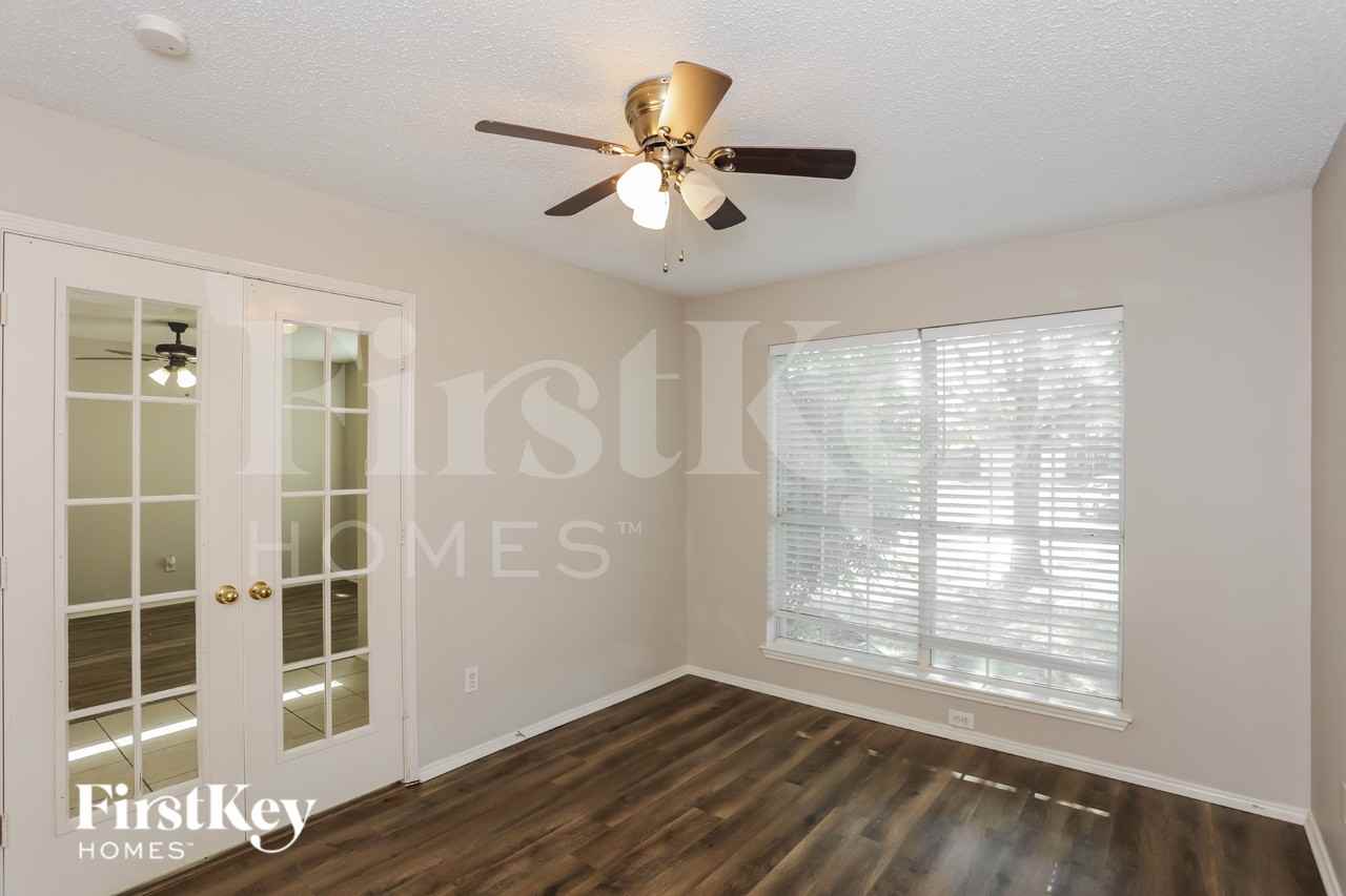 1146 Finch Cir - Photo 5 of 17