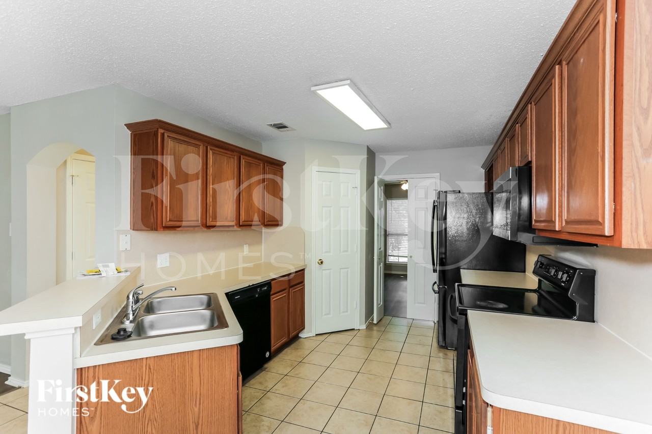 1146 Finch Cir - Photo 6 of 17