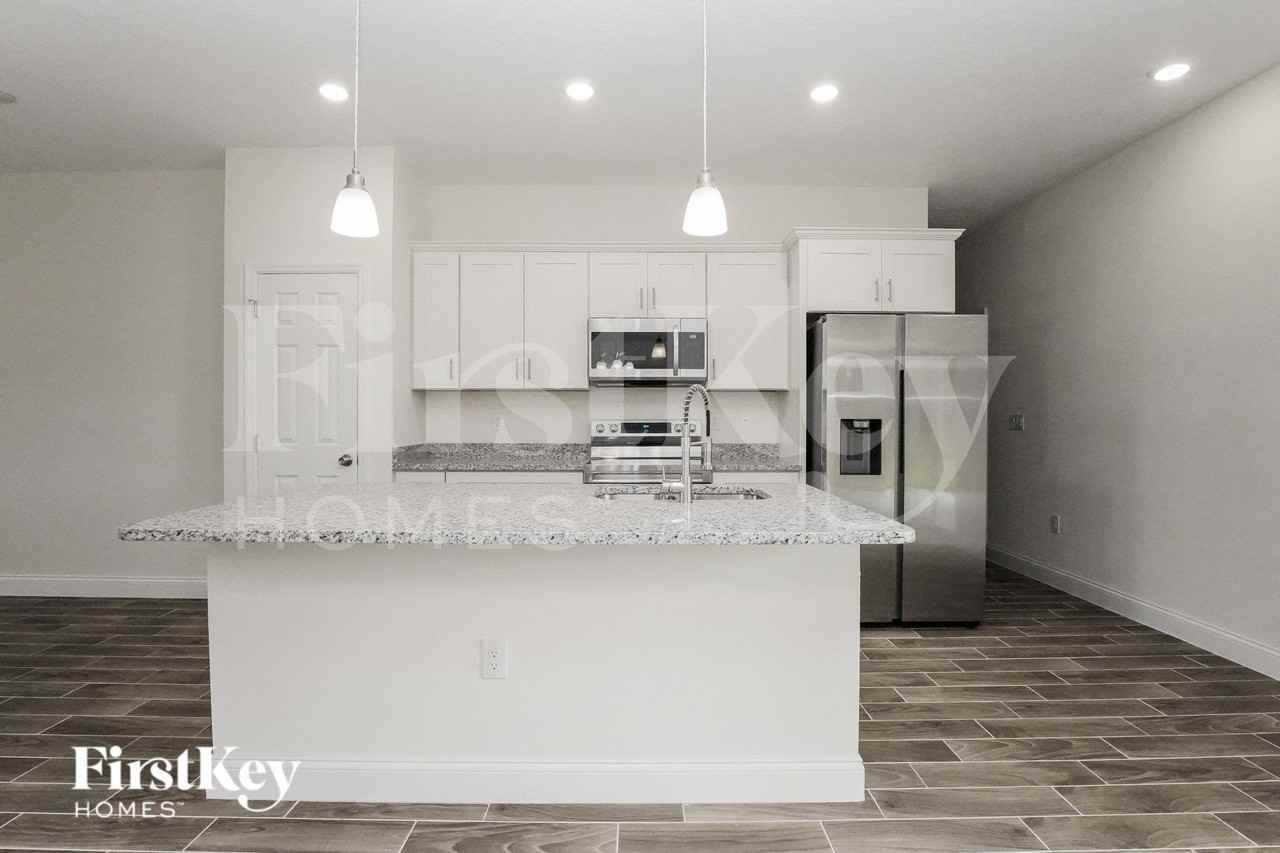 1204 Atlantic Ct - Photo 5 of 15