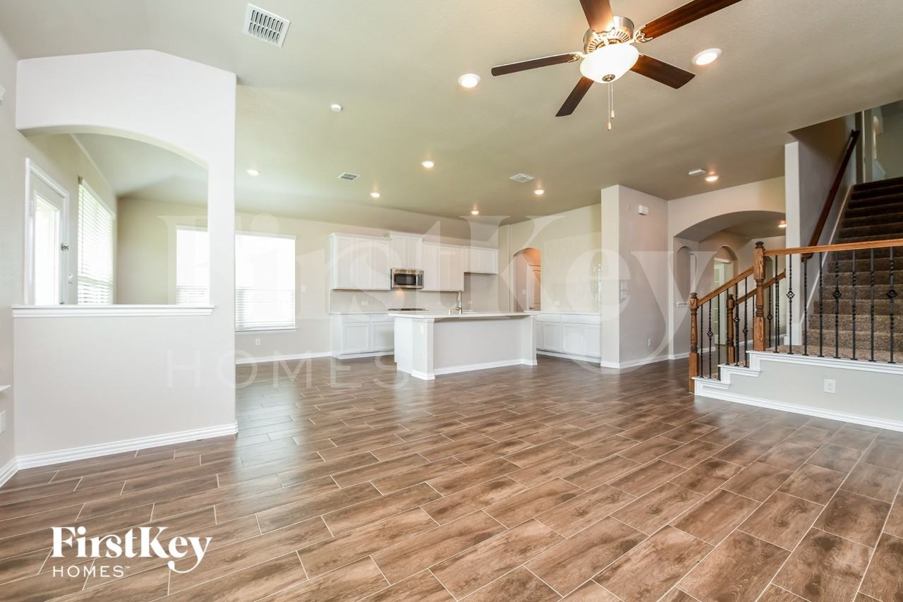 14881 Gilley Ln - Photo 4 of 16