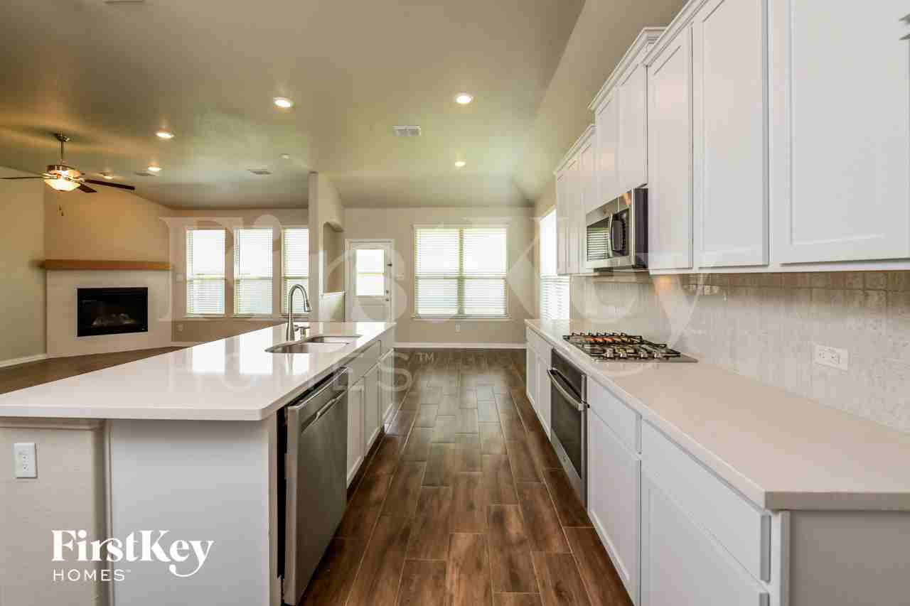 14881 Gilley Ln - Photo 6 of 16
