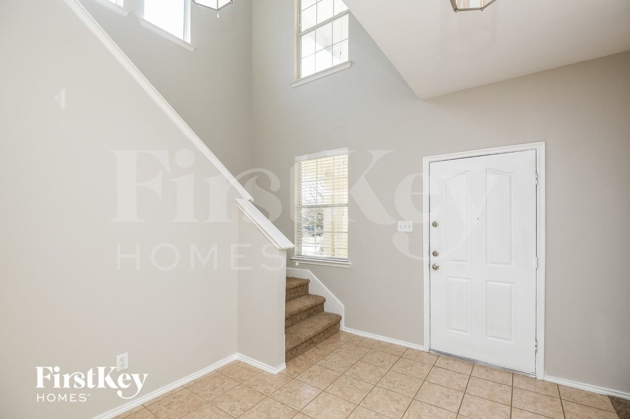 11004 Kinston St - Photo 2 of 15