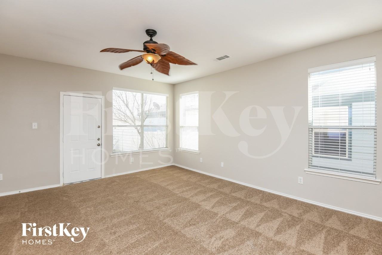 11004 Kinston St - Photo 3 of 15