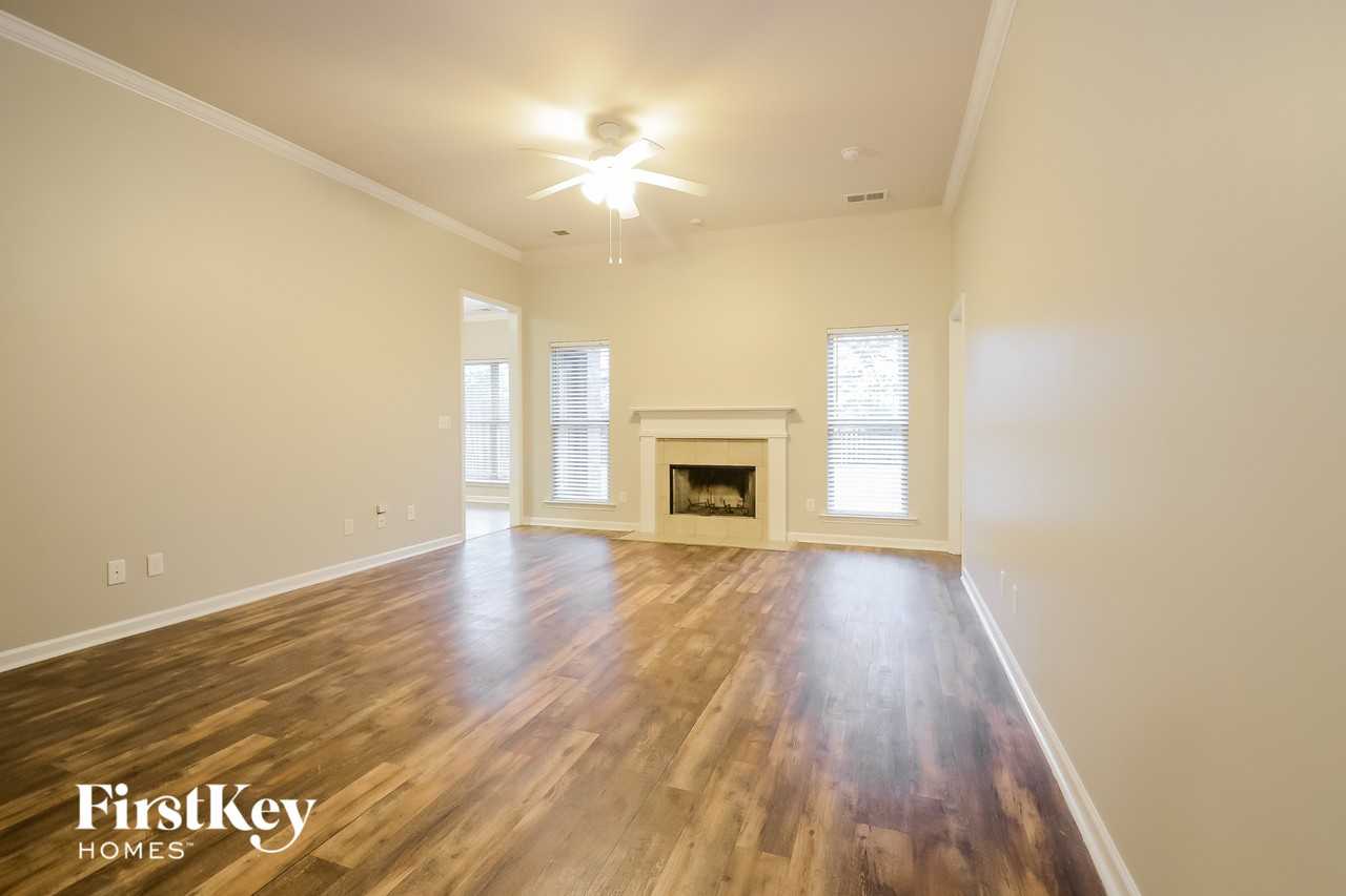 1072 Pine Valley Dr - Photo 3 of 15