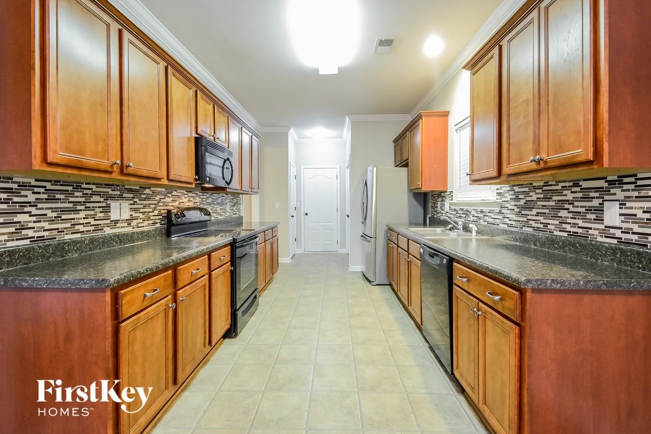 1072 Pine Valley Dr - Photo 5 of 15
