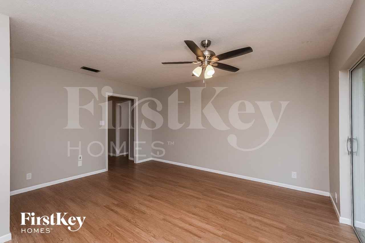 2210 Boxwood Way - Photo 4 of 16