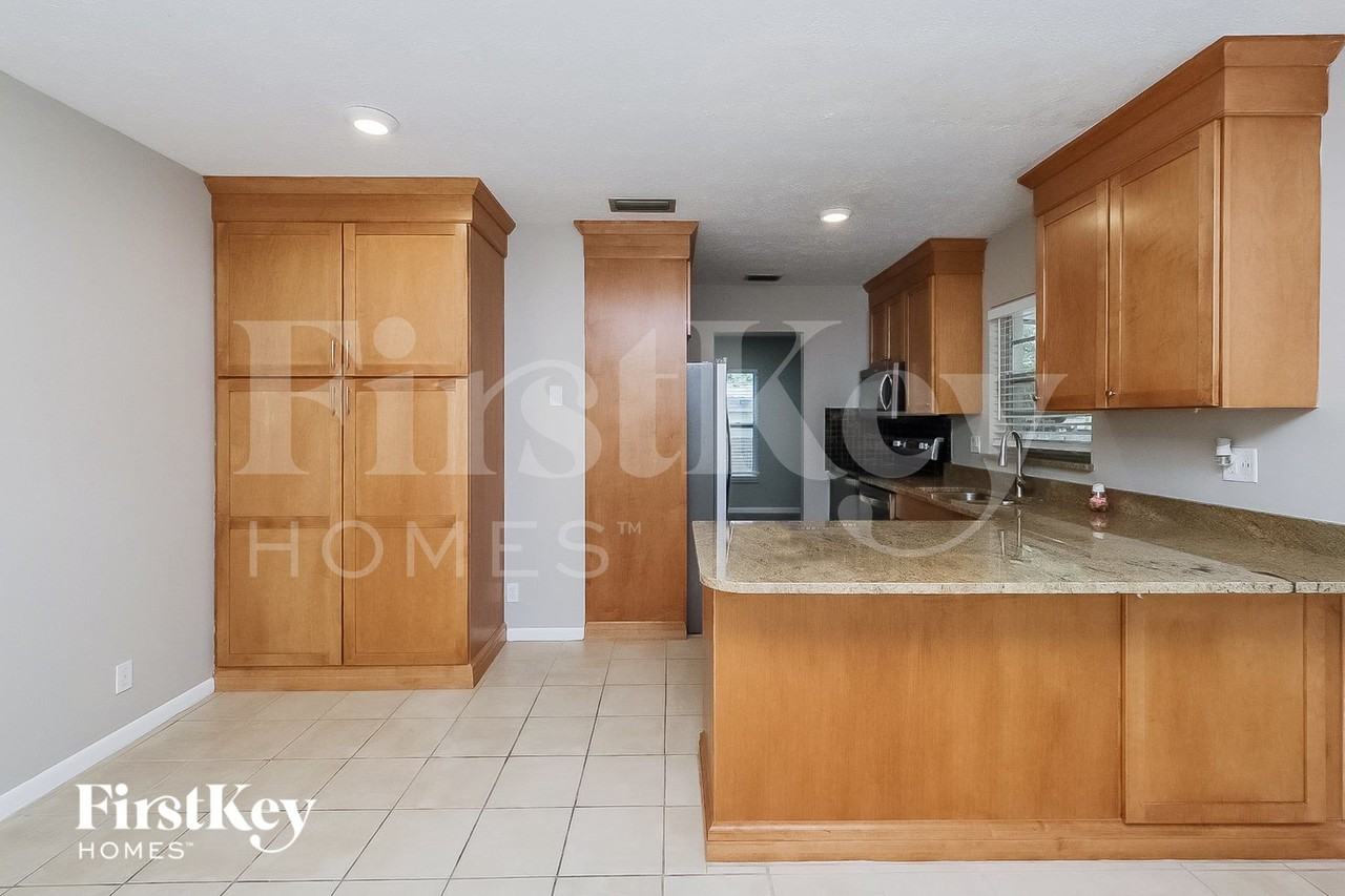 2210 Boxwood Way - Photo 7 of 16