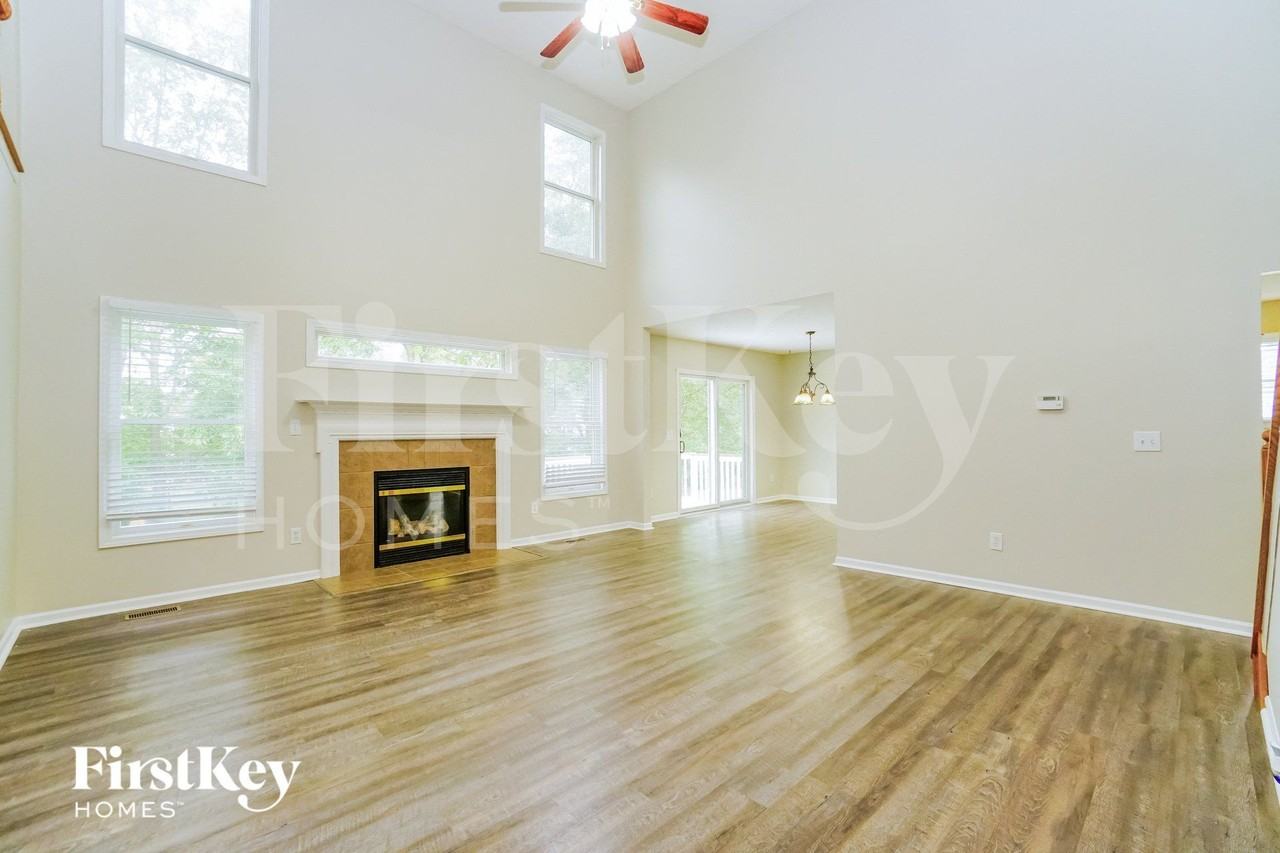 7821 Edgewater Ct - Photo 5 of 16