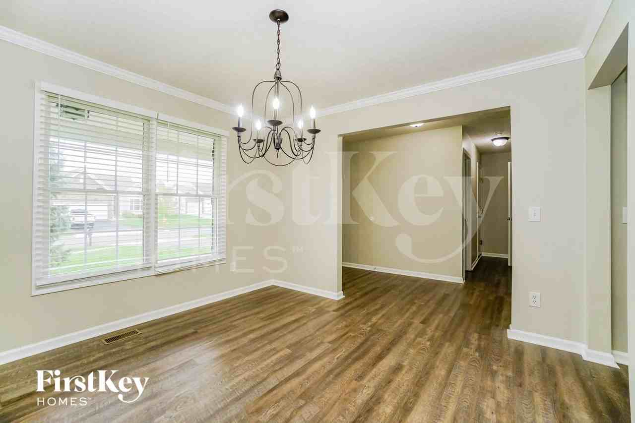 7821 Edgewater Ct - Photo 6 of 16