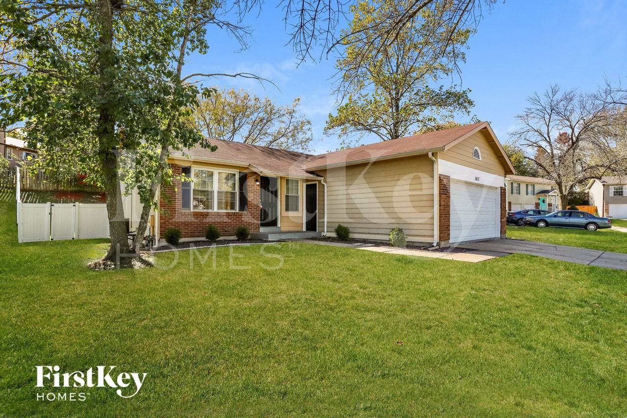 1617 Fairwood Forest Dr - Photo 2 of 15