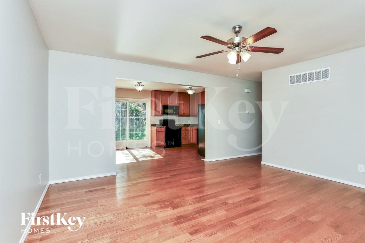 1617 Fairwood Forest Dr - Photo 3 of 15