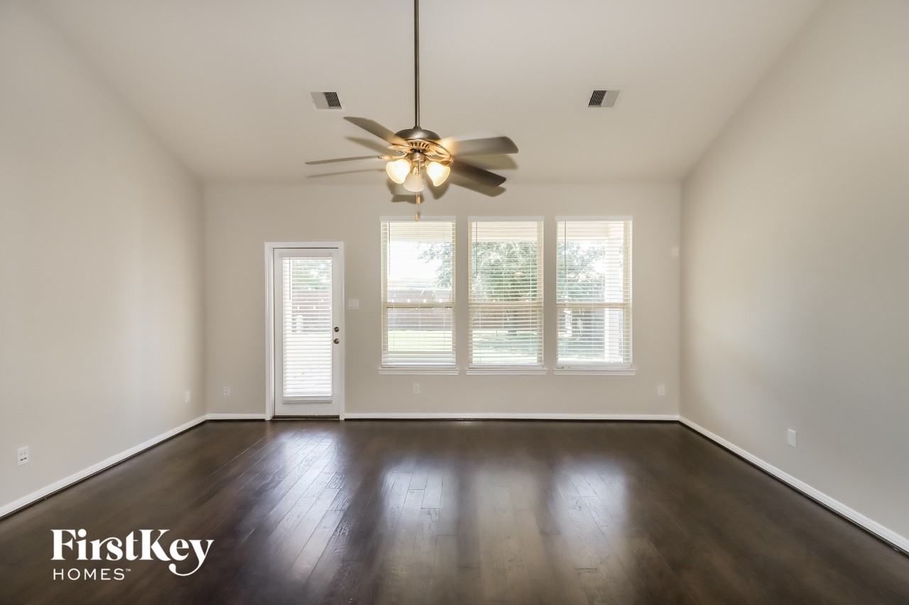 4914 Ginger Bluff Trl - Photo 3 of 15