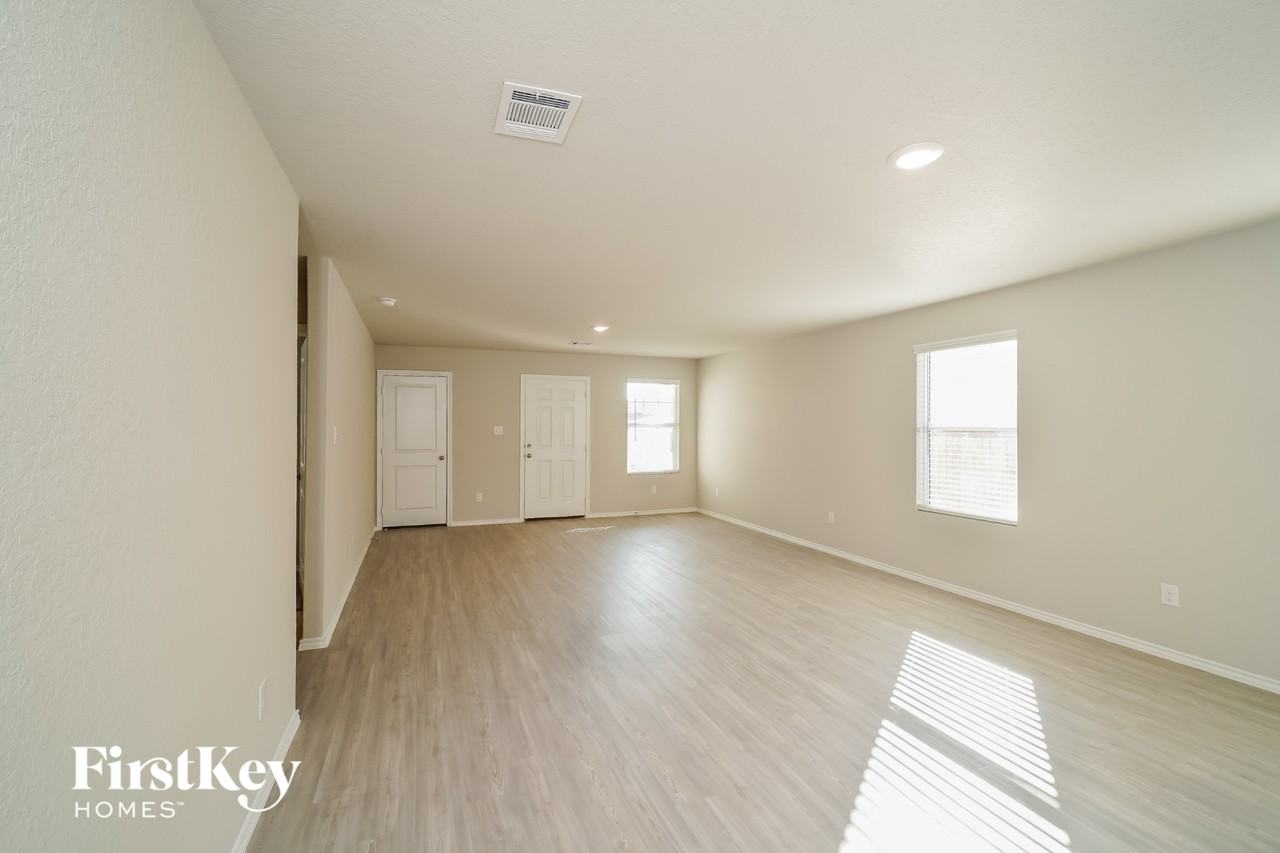 10783 Prusiner Dr - Photo 3 of 15