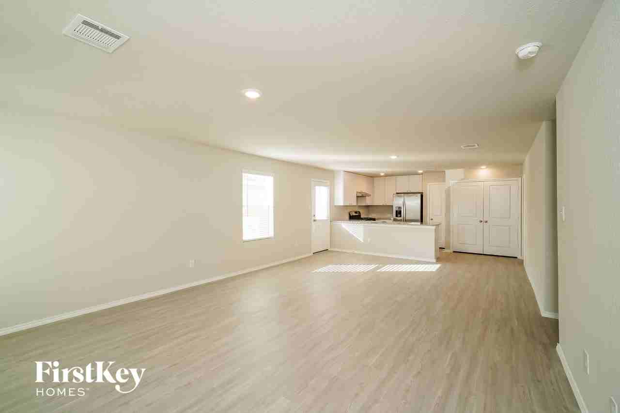10783 Prusiner Dr - Photo 4 of 15