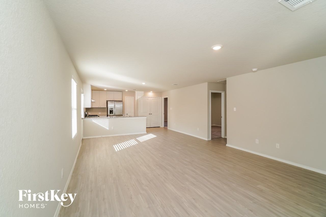 10783 Prusiner Dr - Photo 5 of 15