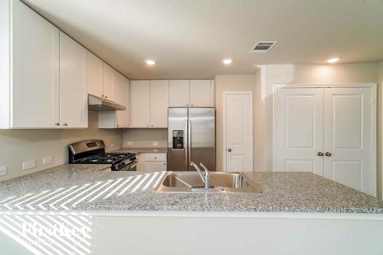 10783 Prusiner Dr - Photo 7 of 15