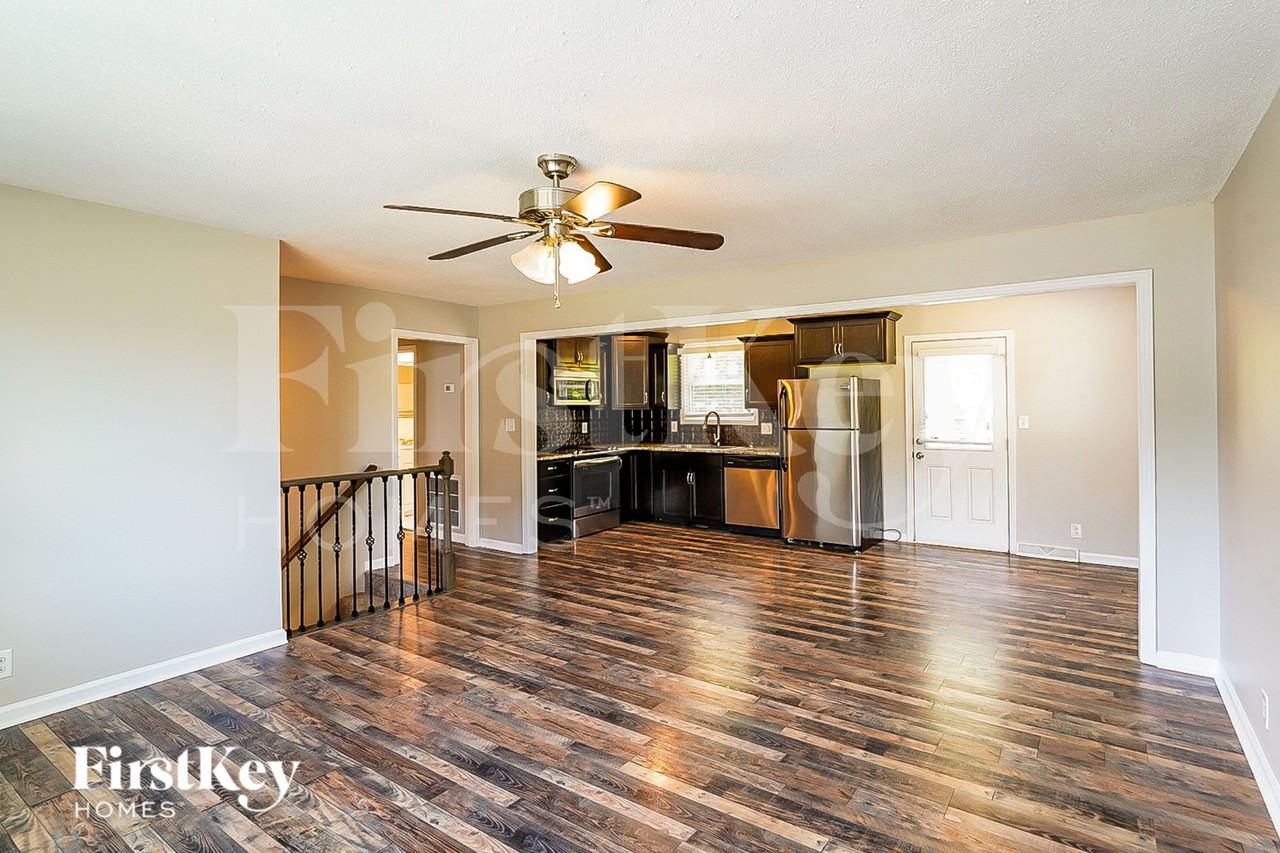 2270 Provo Dr - Photo 2 of 15