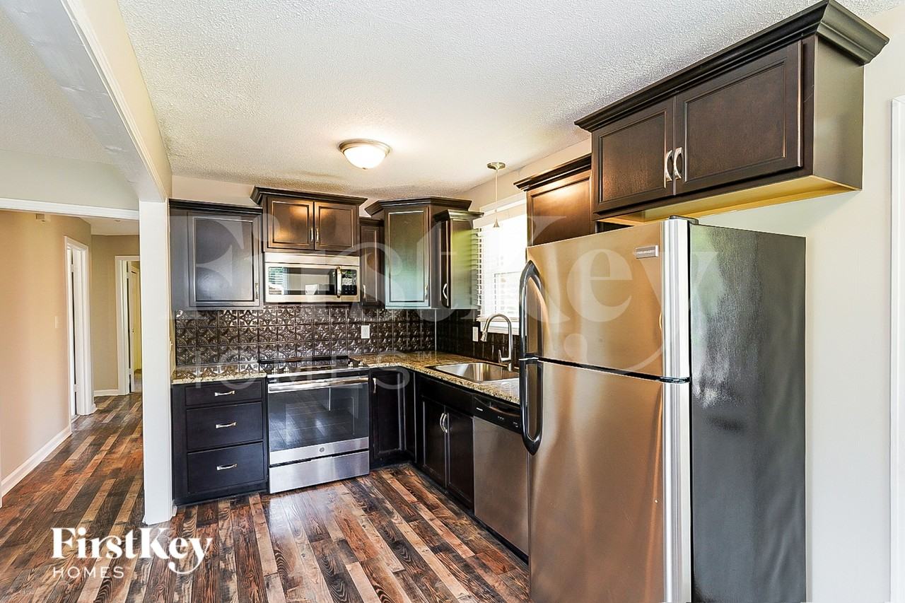 2270 Provo Dr - Photo 4 of 15