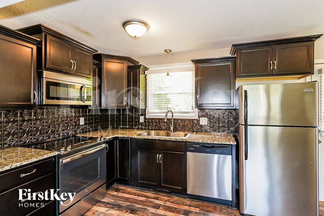 2270 Provo Dr - Photo 5 of 15